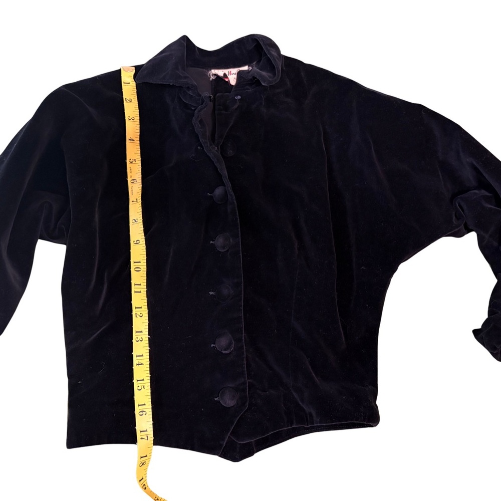 Chic Black Velvet Women's Blazer